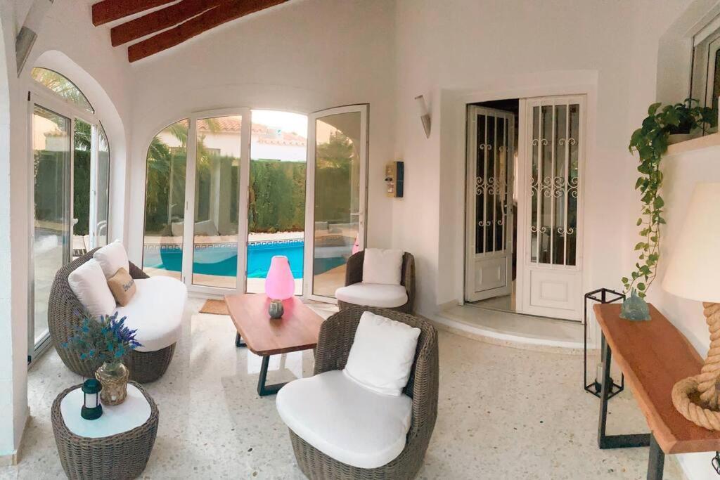 Impresionante Villa Con Piscina - Oliva Nova Eksteriør bilde