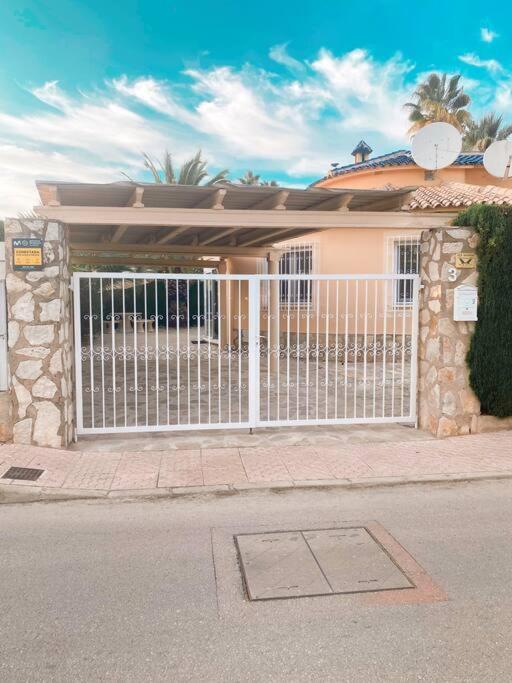 Impresionante Villa Con Piscina - Oliva Nova Eksteriør bilde